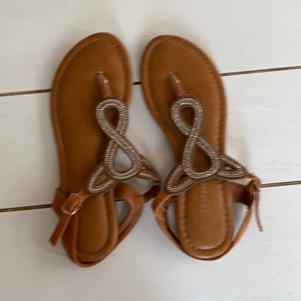Women’s sandals size 6